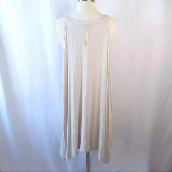 Torrid Tank Cream Halter Neck Embroidered Floral
Handkerchief Hem Sz 1 X - Picture 4 of 5